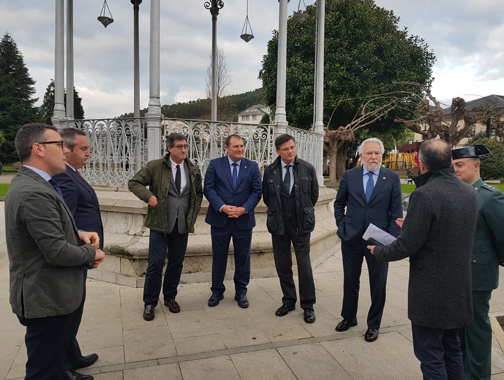 O Parlamento de Galicia recibe en Asturias o Pupitre de Honra como recoñecemento ao seu apoio ao Foro Comunicación y Escuela